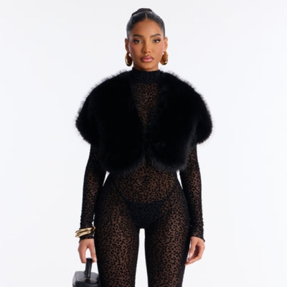 Fashion Nova Elegant Black Faux Fur Women's Shrug Jacket Size Medium NWT $50